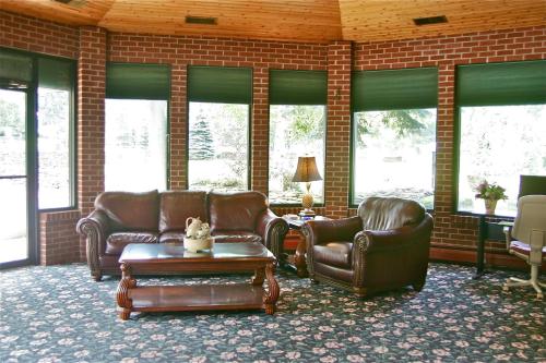 Lobby, Stone Fence Resort in Oswegatchie (NY) Lobby, Stone Fence Resort in Oswegatchie (NY)