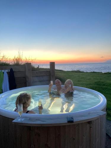 Where the Land Meets the Sea, with wood fired hot tub in Thurso Where the Land Meets the Sea, with wood fired hot tub in Thurso