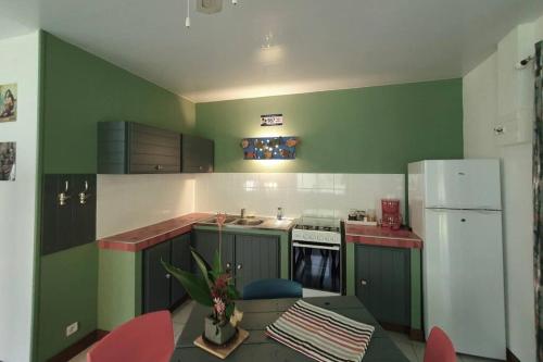 Dapur, RAIATEA, Opoa, Studio du Fare Rêvé, accès mer privatif (RAIATEA, Opoa, Studio du Fare Reve, acces mer privatif) in Opoa Dapur, RAIATEA, Opoa, Studio du Fare Rêvé, accès mer privatif (RAIATEA, Opoa, Studio du Fare Reve, acces mer privatif) in Opoa