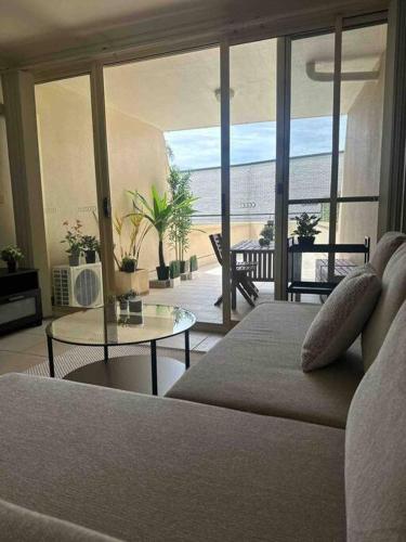 Modern 1-Br with terrace in Neutral Bay in Mosman Modern 1-Br with terrace in Neutral Bay in Mosman