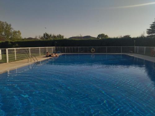 泳池, Hospedería Monasterio de La Vid (Hospederia Monasterio de La Vid) in 拿菲艾巴度 泳池, Hospedería Monasterio de La Vid (Hospederia Monasterio de La Vid) in 拿菲艾巴度