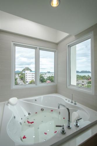 Bathroom, Prachuap Grand Hotel in Prachuap Khiri Khan Bathroom, Prachuap Grand Hotel in Prachuap Khiri Khan