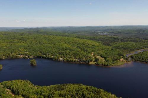 Micro chalet Le Boisé ! (Micro chalet Le Boise !) in 聖澤農 (QC) Micro chalet Le Boisé ! (Micro chalet Le Boise !) in 聖澤農 (QC)