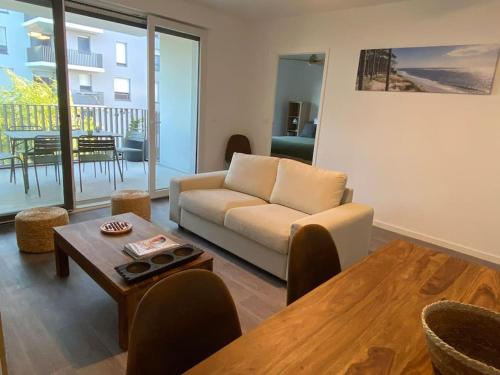 Appartement cosy 80m2 au pied du tram de Bordeaux in Eysines Appartement cosy 80m2 au pied du tram de Bordeaux in Eysines