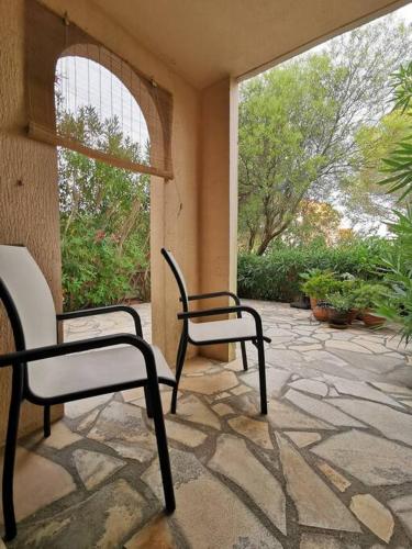 Appartement avec terrasse en rez-de-jardin dans residence avec piscine, tennis et aire de jeux in Frejus City Center Appartement avec terrasse en rez-de-jardin dans residence avec piscine, tennis et aire de jeux in Frejus City Center