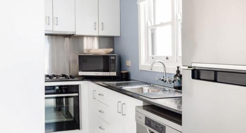 Pattys Cottage - Pet friendly home in Merewether in Merewether Pattys Cottage - Pet friendly home in Merewether in Merewether