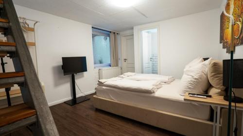 Boxi Jungle House - unique in Friedrichshain - 3BR