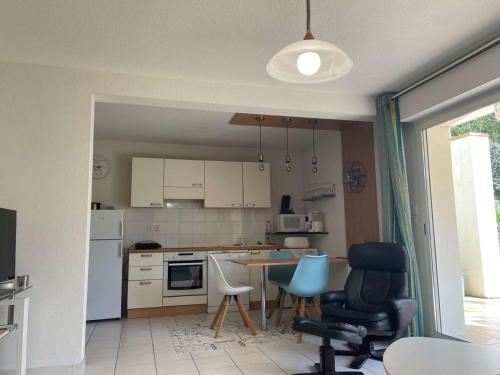 Appartement 41m² à Capbreton, jardin privatif, proche plages et centre, 4 pers - FR-1-239-872 (Appartement 41m² a Capbreton, jardin privatif, proche plages et centre, 4 pers - FR-1-239-872) in Rue des Biches Appartement 41m² à Capbreton, jardin privatif, proche plages et centre, 4 pers - FR-1-239-872 (Appartement 41m² a Capbreton, jardin privatif, proche plages et centre, 4 pers - FR-1-239-872) in Rue des Biches