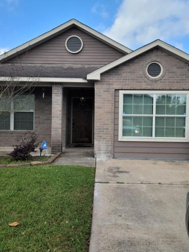 Exterior view, Fresh CrashPads 1 in Missouri City Exterior view, Fresh CrashPads 1 in Missouri City