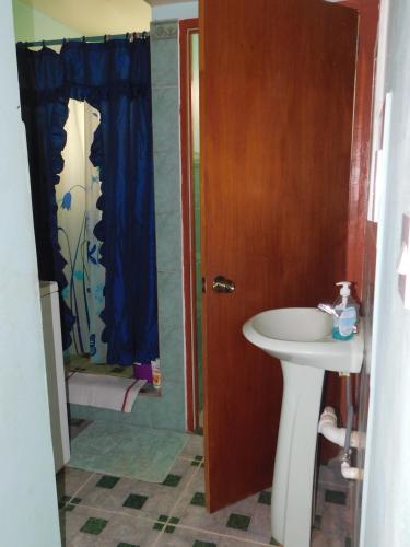Casa de banho, Sea View Guest Accommodation in Roseau Casa de banho, Sea View Guest Accommodation in Roseau