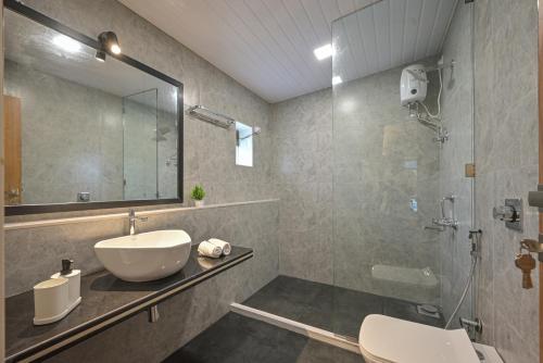 Bathroom, Secret Garden Villa by Tropicana Stays near Karla Caves Bathroom, Secret Garden Villa by Tropicana Stays near Karla Caves