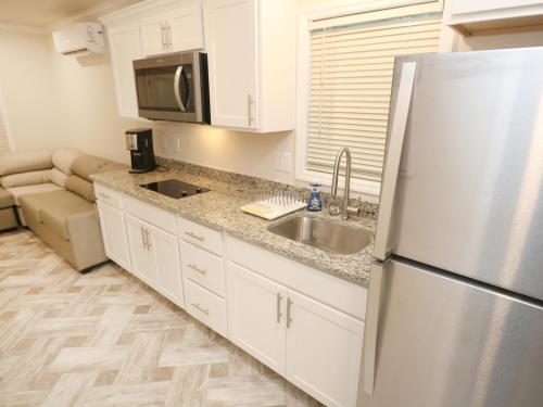 Kitchen, Endless Caverns RV Resort & Cavern Tours in New Market (VA) Kitchen, Endless Caverns RV Resort & Cavern Tours in New Market (VA)