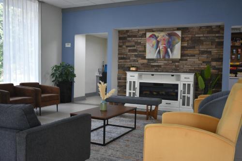 Lobby, Best Western Atlanta Cumberland/Galleria Hotel in Vinings Lobby, Best Western Atlanta Cumberland/Galleria Hotel in Vinings