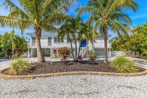 Homes-9871 NE Gasparilla Pass home in Boca Grande Homes-9871 NE Gasparilla Pass home in Boca Grande