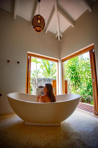Nakatumble - Luxury Sustainable Villa with Farm in Teluk Mele Nakatumble - Luxury Sustainable Villa with Farm in Teluk Mele