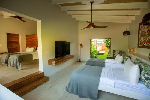 Nakatumble - Luxury Sustainable Villa with Farm in Teluk Mele Nakatumble - Luxury Sustainable Villa with Farm in Teluk Mele