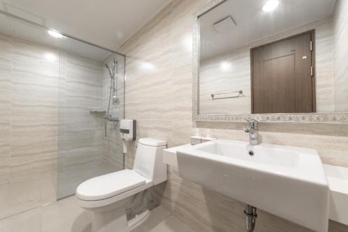 Bathroom, Soo Song Guesthouse in Gwanghwamun Bathroom, Soo Song Guesthouse in Gwanghwamun