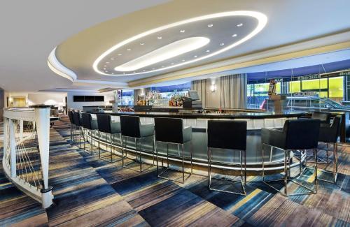 Ресторан, New York Hilton Midtown Hotel in Мидтаун-Вест Ресторан, New York Hilton Midtown Hotel in Мидтаун-Вест