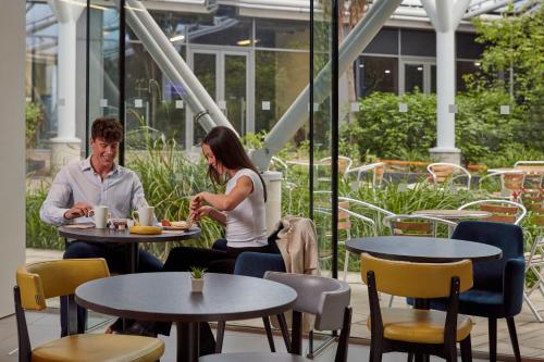 Food and beverages, Aparthotel Adagio London Brentford in Twickenham Food and beverages, Aparthotel Adagio London Brentford in Twickenham