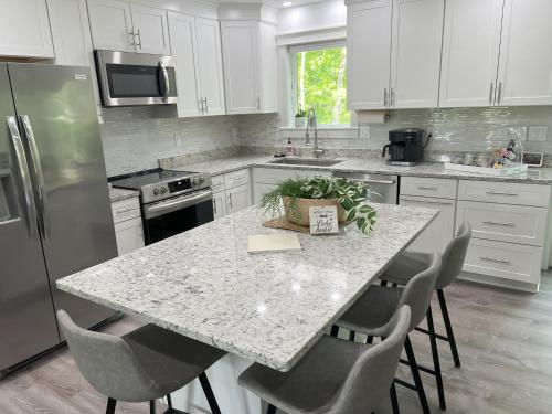 Faciliteiten, Gardner Lake 2 Queen/1King/2 Bath/Laundry- Private in Uncasville (CT) Faciliteiten, Gardner Lake 2 Queen/1King/2 Bath/Laundry- Private in Uncasville (CT)