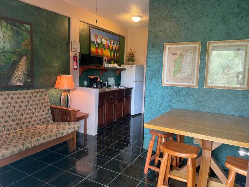 Cocina, Belize Budget Suites in San Pedro Cocina, Belize Budget Suites in San Pedro