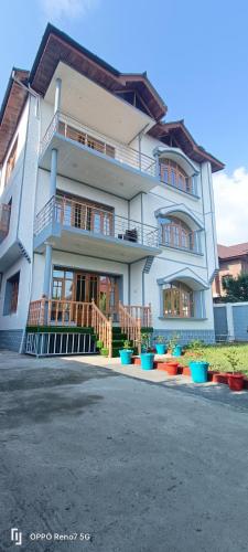 Moonshine Home stay in Srinagar Moonshine Home stay in Srinagar