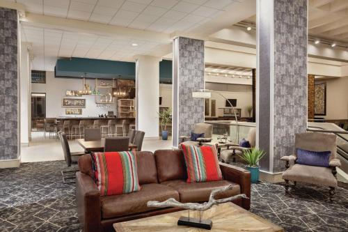 Vestíbulo, DoubleTree by Hilton Hotel Albuquerque in Albuquerque City Center Vestíbulo, DoubleTree by Hilton Hotel Albuquerque in Albuquerque City Center
