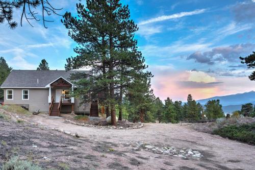 Gorgeous Twin Lakes Home with Deck Overlooking Mtns! in Twin Lakes (CO) Gorgeous Twin Lakes Home with Deck Overlooking Mtns! in Twin Lakes (CO)