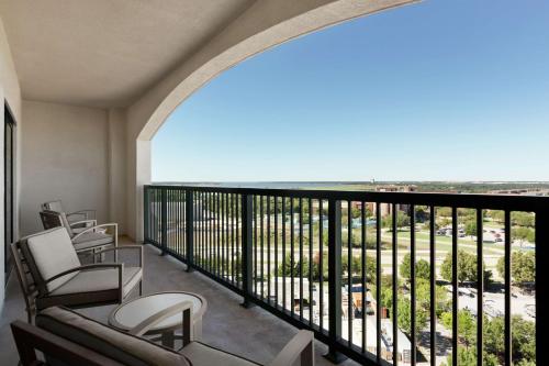View, Embassy Suites Dallas Dfw Airport North Outdoor World Hotel in Grapevine View, Embassy Suites Dallas Dfw Airport North Outdoor World Hotel in Grapevine