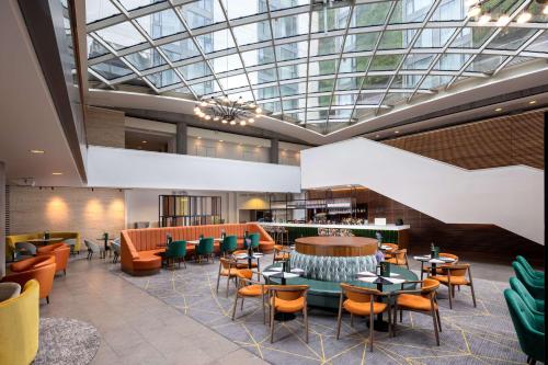 Bar/lounge, DoubleTree by Hilton Hotel London - Tower of London in The City Bar/lounge, DoubleTree by Hilton Hotel London - Tower of London in The City
