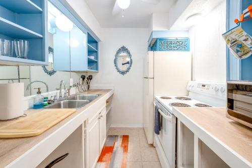 Dallas Vacation Rental Condo with Community Pool! in Хайленд-Парк Dallas Vacation Rental Condo with Community Pool! in Хайленд-Парк