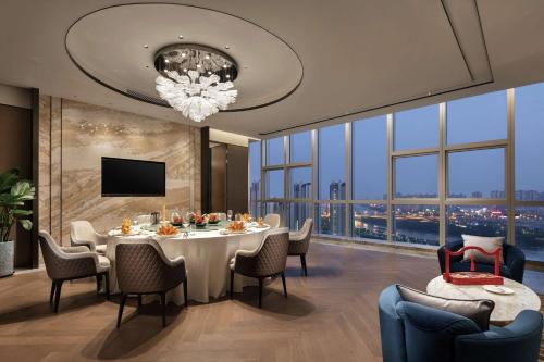 Nhà hàng, DoubleTree by Hilton Suzhou Wujiang in Tô Châu Nhà hàng, DoubleTree by Hilton Suzhou Wujiang in Tô Châu