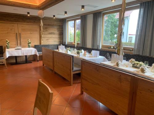Hotel-Gasthof Weisses Ross in Schwaig bei Nurnberg Hotel-Gasthof Weisses Ross in Schwaig bei Nurnberg