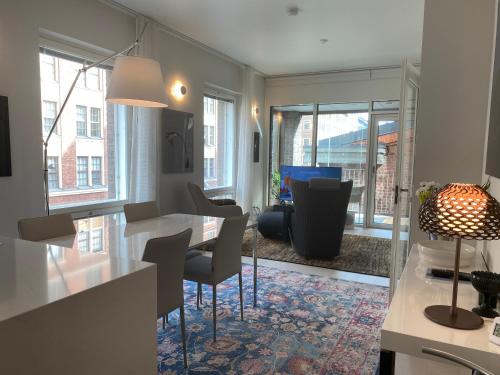 Luxury City Seafront Apartment with Balcony near Bad Bad Boy - Tommi Toija Luxury City Seafront Apartment with Balcony near Bad Bad Boy - Tommi Toija