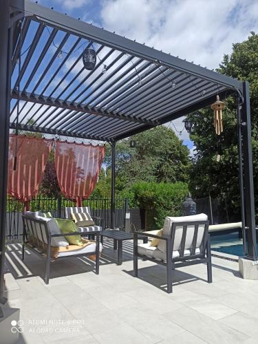 Charmente maison avec piscine chauffee in Auffargis Charmente maison avec piscine chauffee in Auffargis