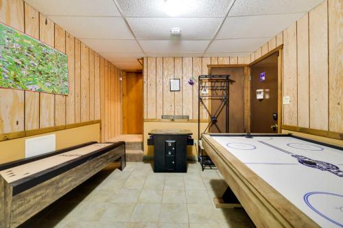 6 Mi to Skiing Poconos Winter Escape with Game Room in Clarks Summit (Pennsylvania) 6 Mi to Skiing Poconos Winter Escape with Game Room in Clarks Summit (Pennsylvania)