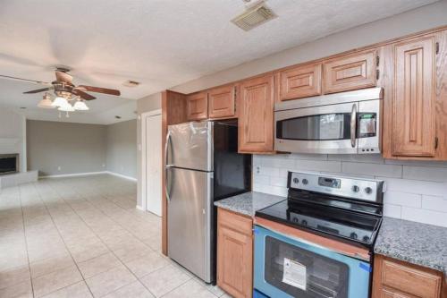 4BR Family Getaway, Pets Welcome, Self Check In! in Atascocita 4BR Family Getaway, Pets Welcome, Self Check In! in Atascocita