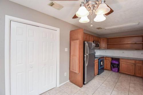 Kitchen, 4BR Family Getaway, Pets Welcome, Self Check In! in Atascocita Kitchen, 4BR Family Getaway, Pets Welcome, Self Check In! in Atascocita