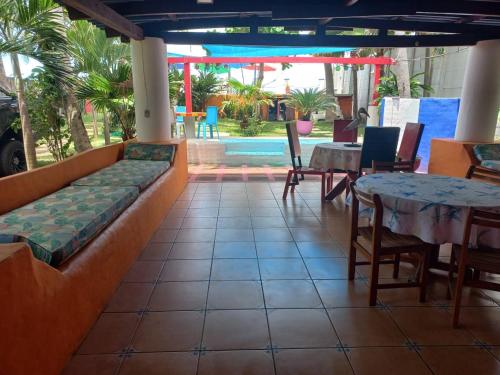 MARDEORO BEACH HOUSE in Barra De Santiago MARDEORO BEACH HOUSE in Barra De Santiago