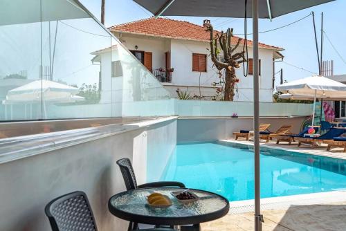 Swimming pool, Papatsas Center Houses in Lefkada Swimming pool, Papatsas Center Houses in Lefkada