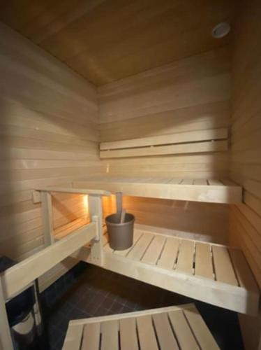 Kotimaailma - Kaunis tilava kolmio saunalla Helsingissa in Konala Kotimaailma - Kaunis tilava kolmio saunalla Helsingissa in Konala