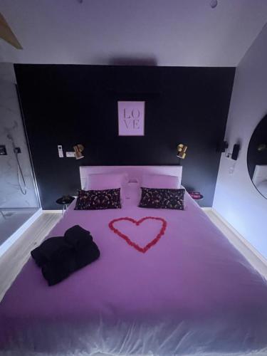 Suite romantique avec Spa et filet suspendu in Auteuil (Ile-de-France) Suite romantique avec Spa et filet suspendu in Auteuil (Ile-de-France)