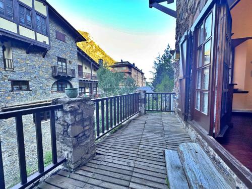 D2, Bordes d'Arinsal, Duplex Rustico con chimenea, Arinsal , zona Vallnord in Mas de Ribafeta D2, Bordes d'Arinsal, Duplex Rustico con chimenea, Arinsal , zona Vallnord in Mas de Ribafeta