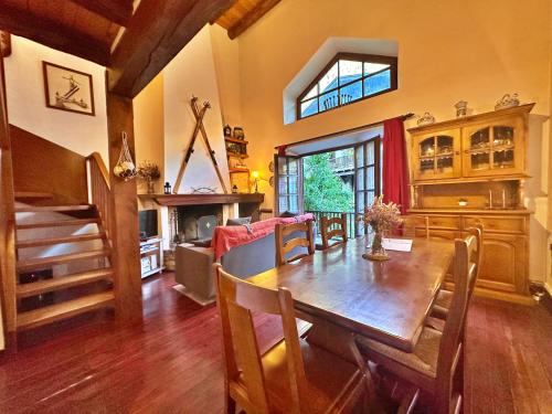 D2, Bordes d'Arinsal, Duplex Rustico con chimenea, Arinsal , zona Vallnord in Mas de Ribafeta D2, Bordes d'Arinsal, Duplex Rustico con chimenea, Arinsal , zona Vallnord in Mas de Ribafeta