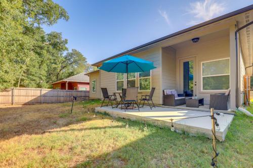 Newly Updated Mansfield Home with Fenced Yard! in Мансфилд Newly Updated Mansfield Home with Fenced Yard! in Мансфилд