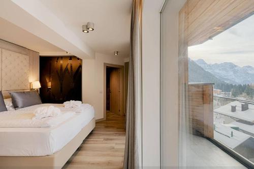 Hotel Rosengarten in Madonna di Campiglio City Center Hotel Rosengarten in Madonna di Campiglio City Center