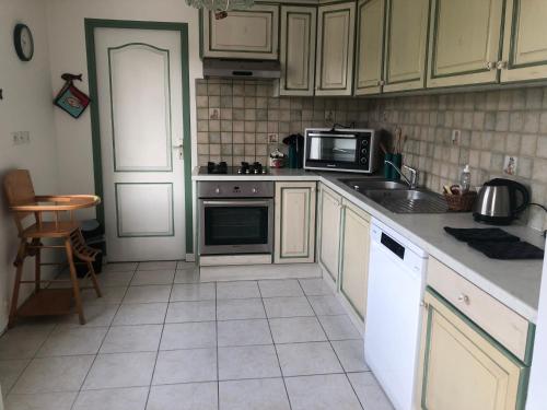 Maison familiale à 1km de la mer (Maison familiale a 1km de la mer) in Blainville-Sur-Mer Maison familiale à 1km de la mer (Maison familiale a 1km de la mer) in Blainville-Sur-Mer