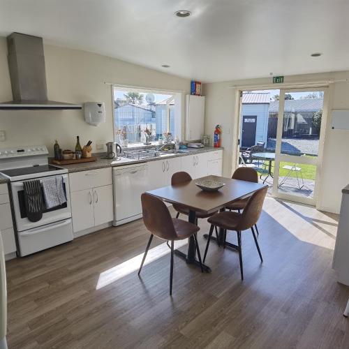 Kitchen, Kea by the Lake in Te Anau Kitchen, Kea by the Lake in Te Anau