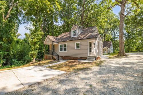 Tranquility Cottage, Private Peaceful Surroundings Near Everything in High Point Tranquility Cottage, Private Peaceful Surroundings Near Everything in High Point