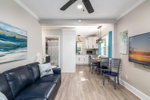 Quietude Place, Stylish 2 Bedroom House with Full Kitchen in High Point Quietude Place, Stylish 2 Bedroom House with Full Kitchen in High Point